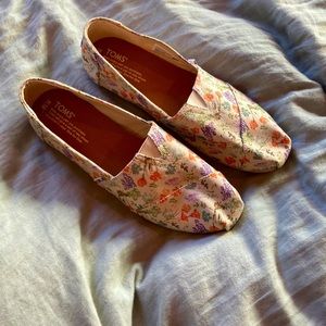 TOMS Classic Slip-On California Wildflower Pattern Sz 10 NWOT